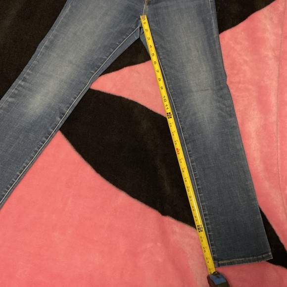 Ladies Levi’s jeans - Picture 7 of 7